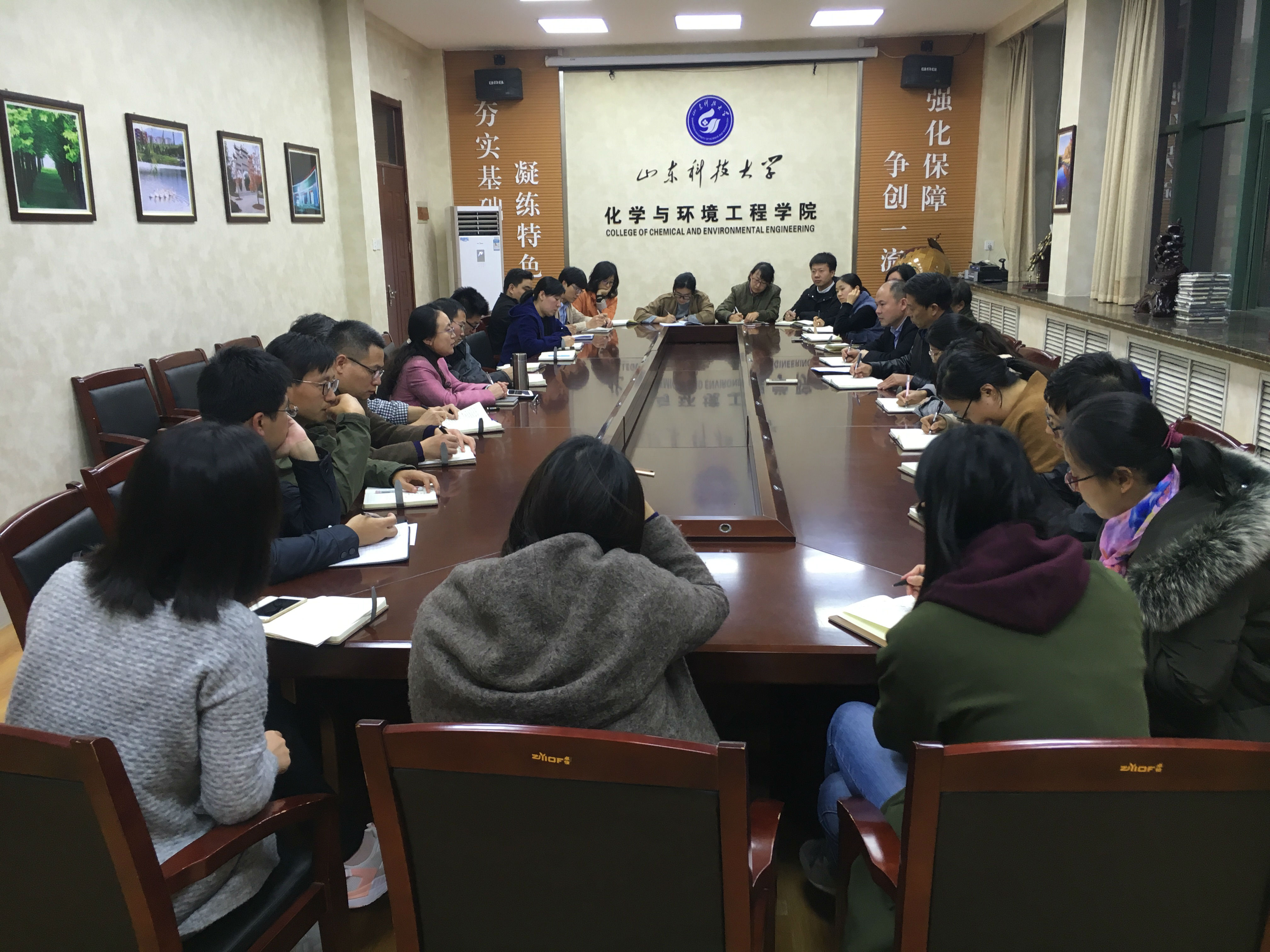 刘丽华老师讲话.jpg 伟德国际1946源于英国